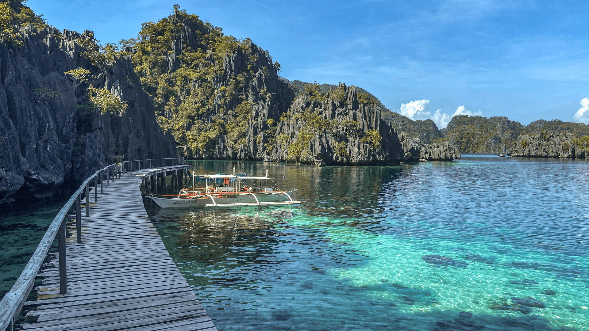 twin-lagoon-coron-in-palawan