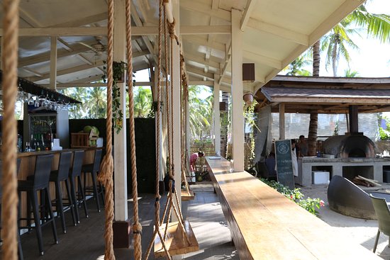 beachfront-restaurant-nacpan-beach