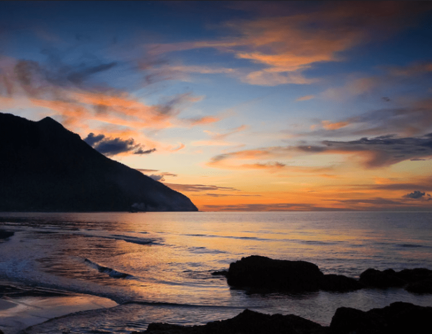sunset-over-the-beach-sabang-palawan
